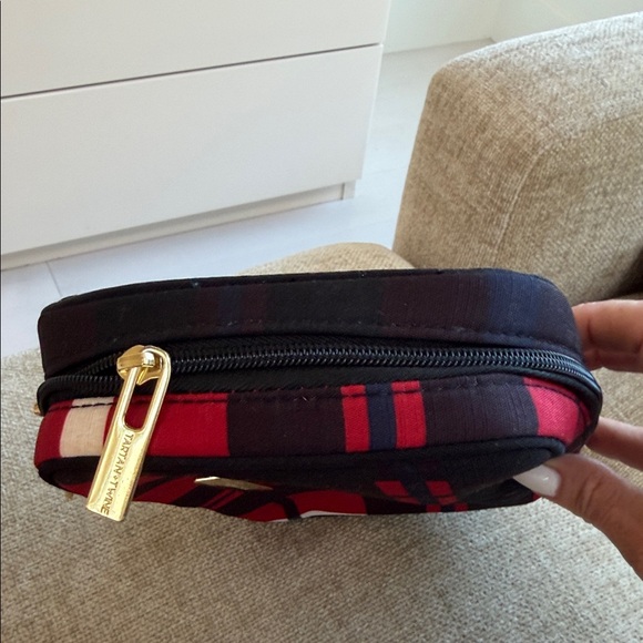 NWOT Tartan & Twine Stylish Black and Red Travel Cosmetics Bag - Picture 5 of 6